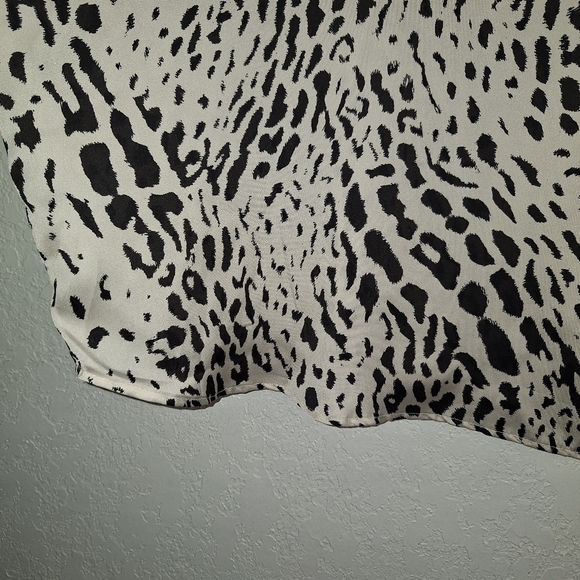 Adrienne Animal PRINT Black/Cream V-Neck PONCHO TUNIC Size Medium Oversized - Picture 4 of 8